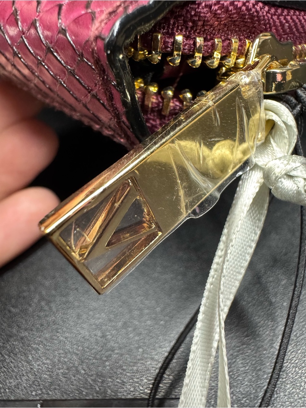Victoria’s Secret NWT Maroon Patchwork Zip Around Wallet Gold Hardware - Picture 9 of 11